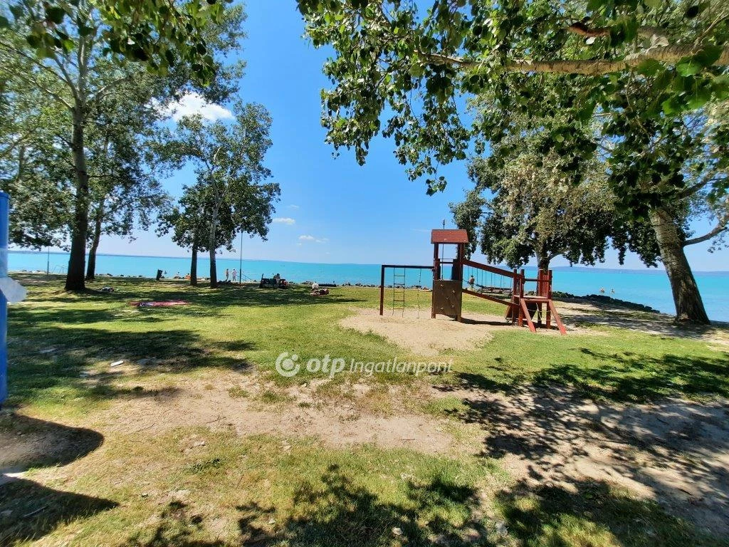 Eladó Lakás, Balatonakarattya