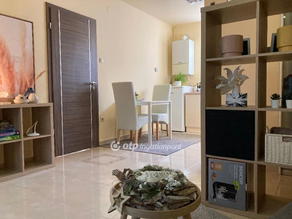 Eladó Lakás, Siófok