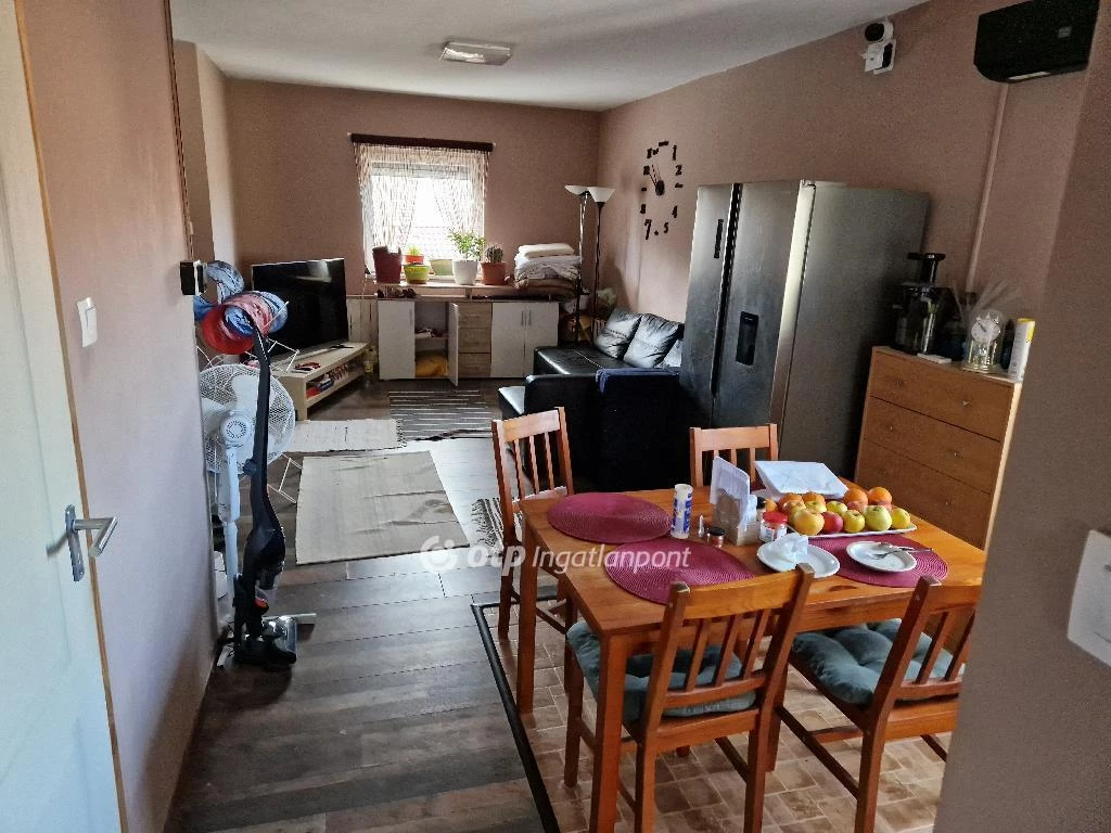 Siófoki fokihegyi 88 m2-es téglalakás eladó