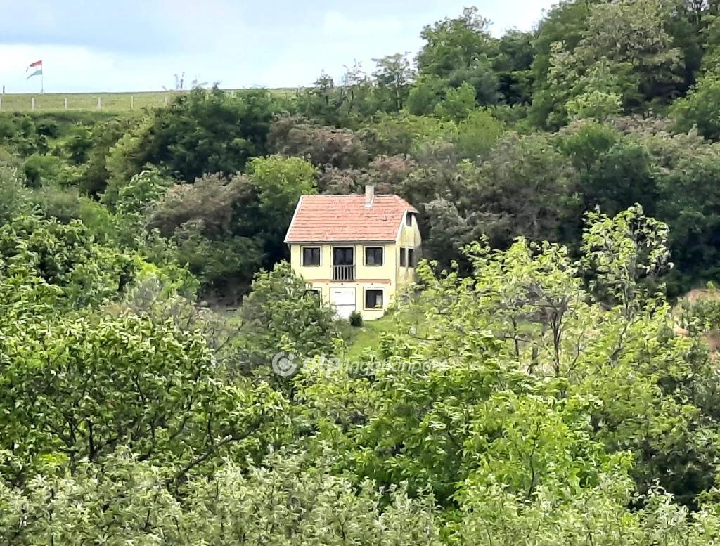 Eladó Ház, Ságvár