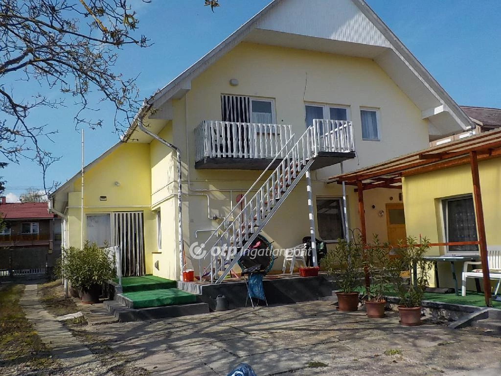 c3-1-name c2-1-name, Balatonlelle