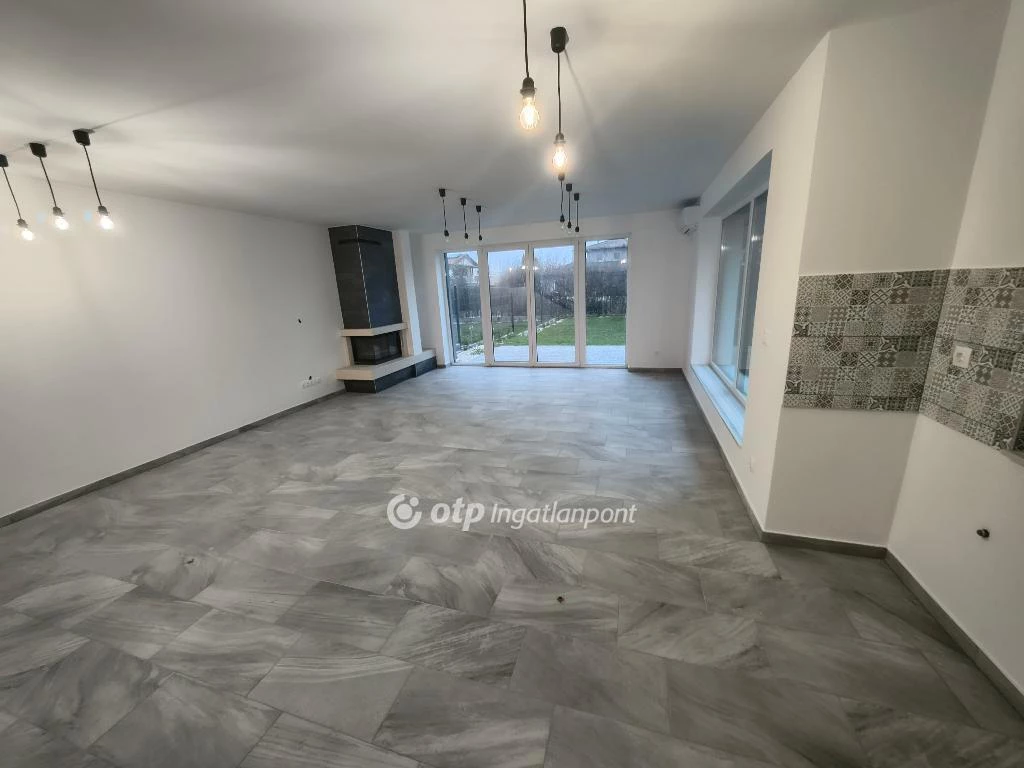 Siófok Foki-hegy városrészén eladó új építésű ikerházfél