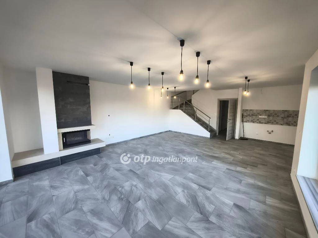 Siófok Foki-hegy városrészén eladó új építésű ikerházfél