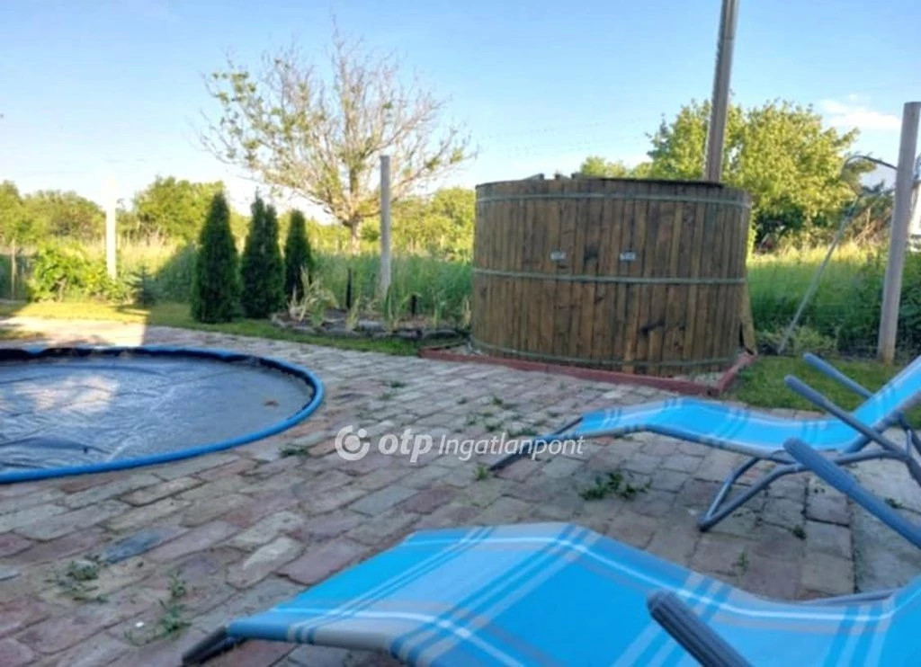 For sale house with a garden, Lepsény