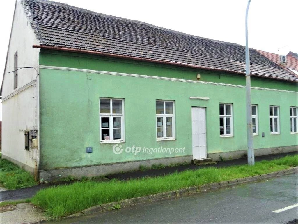 Eladó Üzlethelyiség, Marcali