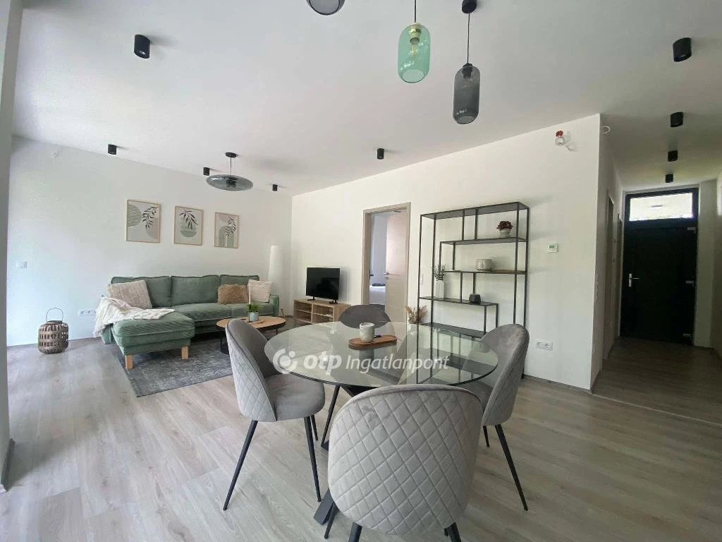 Eladó Lakás, Balatonfenyves