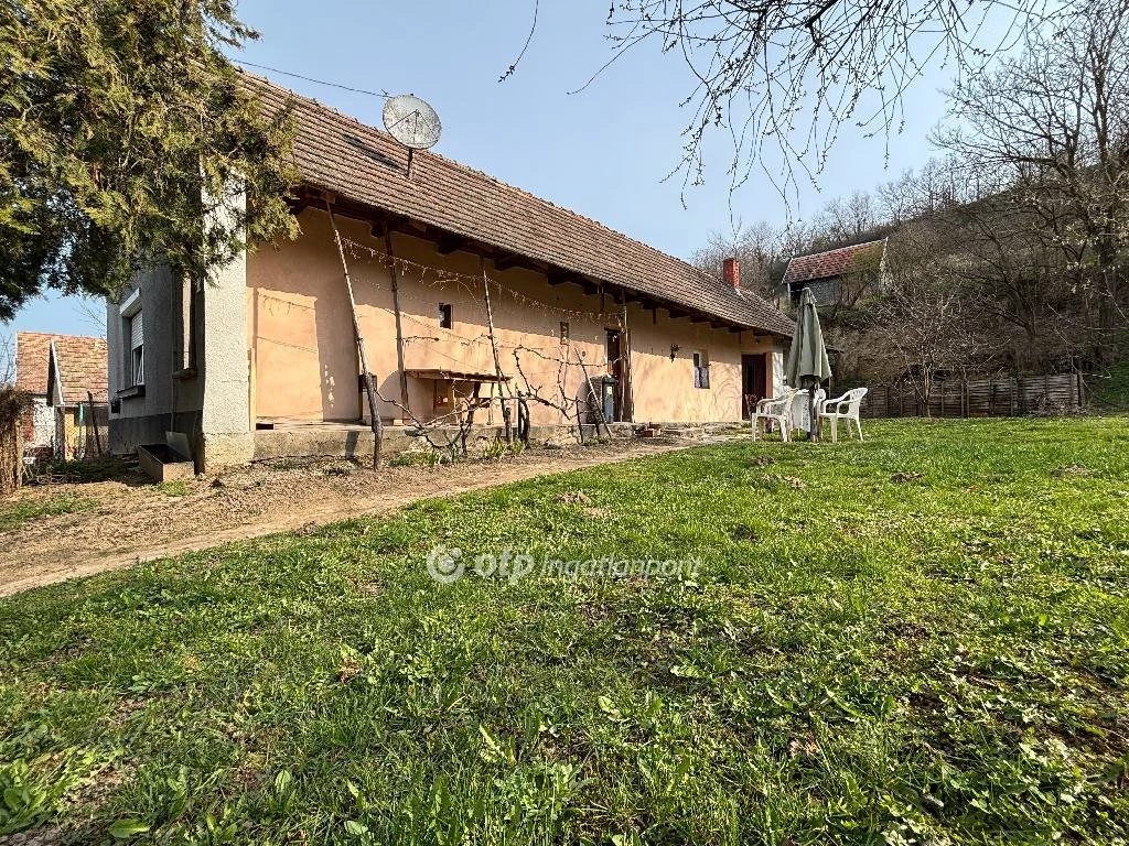 Nagyberényben eladó egy 51 m2-es, felújítandó családi ház