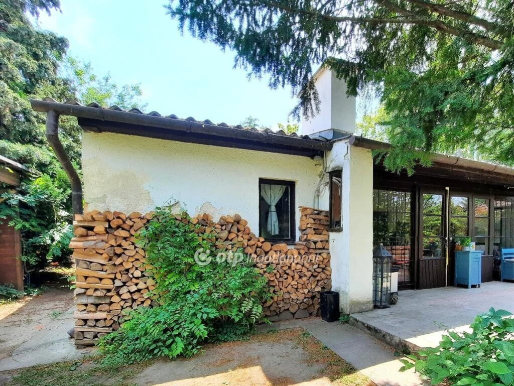 c3-1-name c2-62-name, Siófok, Szabadifürdő