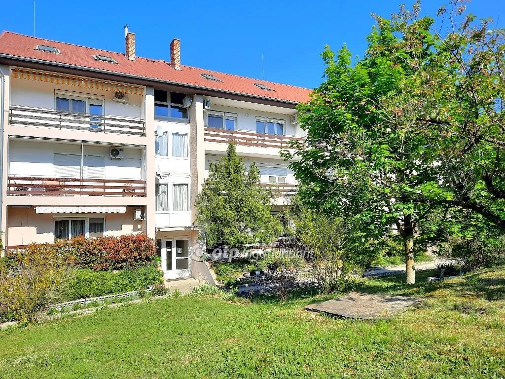 Eladó Lakás, Balatonföldvár