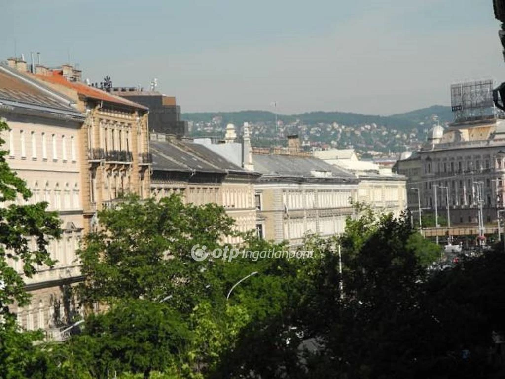 For sale brick flat, Budapest VI. kerület, Nagykörúton kívüli terület