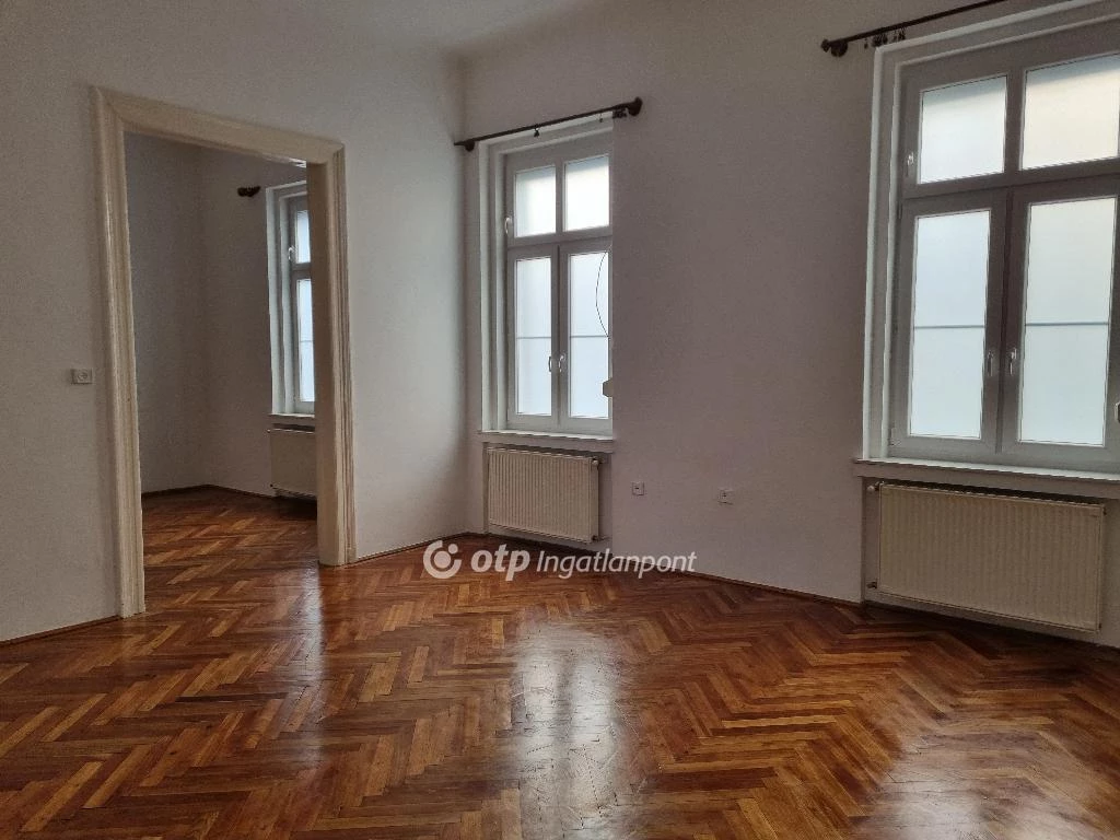 For sale brick flat, Budapest VI. kerület, Nagykörúton belüli terület