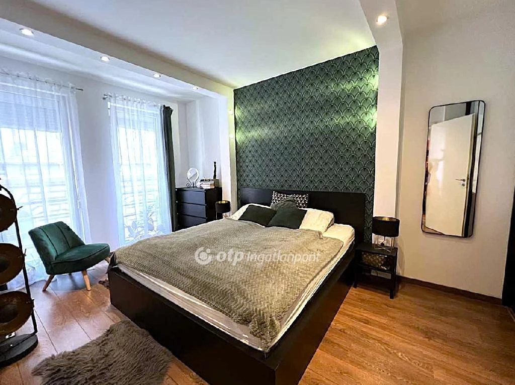 For sale brick flat, Budapest VI. kerület, Nagykörúton kívüli terület