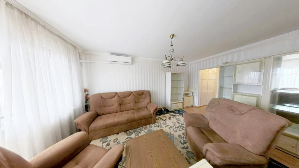 1+3 szobás, REMEK ÁLLAPOTÚ, erkélyes lakás eladó Veszprém Simon István utcában.