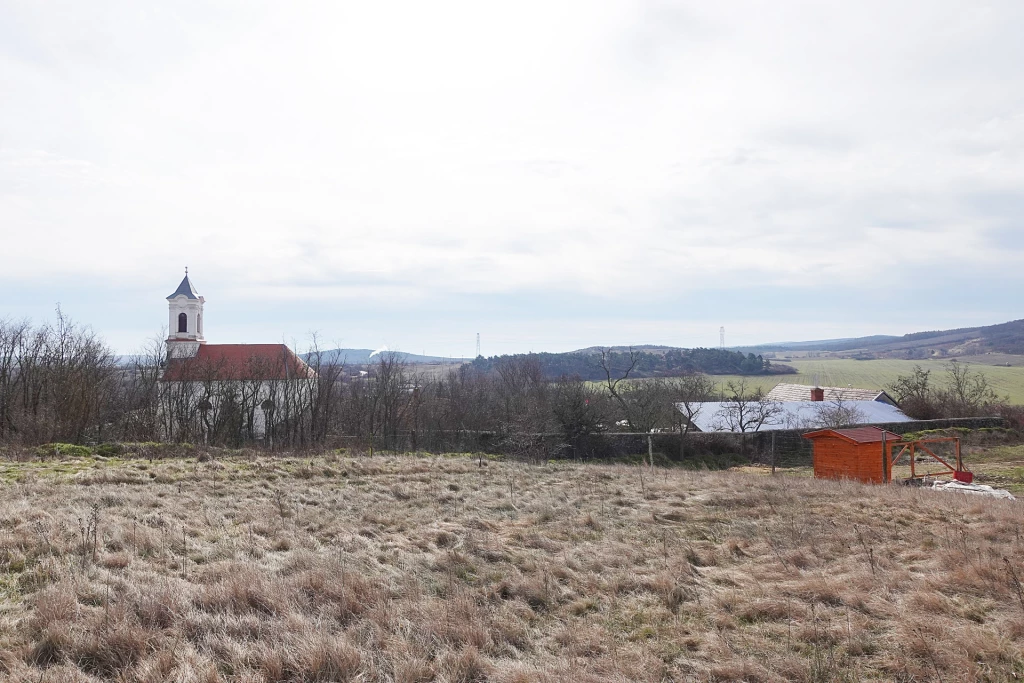 ÚJ ÉPÍTÉSŰ, ENERGIA TAKARÉKOS, tetőteres családi ház eladó Királyszentistvánon.