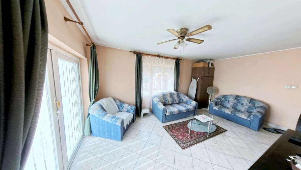 2 szintes, 5 szobás CSALÁDI HÁZ, KITŰNŐ ÁRON ELADÓ Várpalotán.