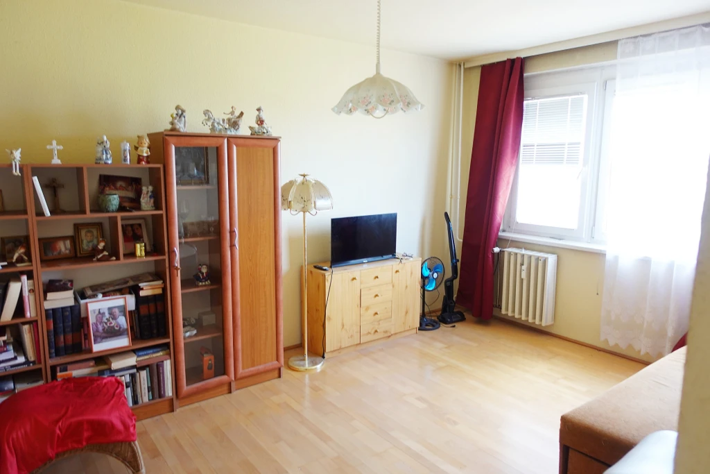 c3-1-name c2-20-name, Veszprém, Jutasi úti lakótelep, Jutasi út