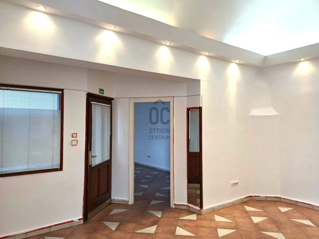 Kiadó egyéb kereskedelmi-ipari, Debrecen, Óváros