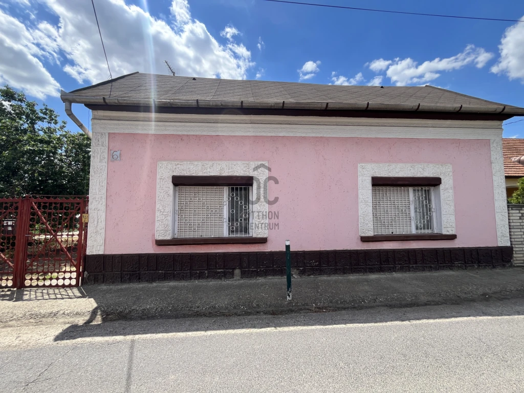 Eladó családi ház, Debrecen, Hatvan utcai kert