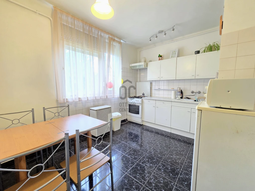 Eladó téglalakás, Debrecen, Libakert