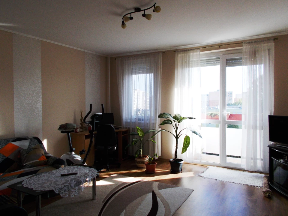 For sale panel flat, Veszprém