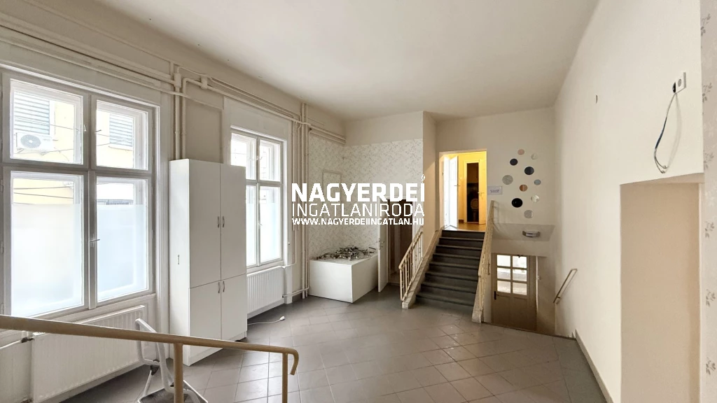 Kiadó 170 m2 üzlethelyiség, Debrecen