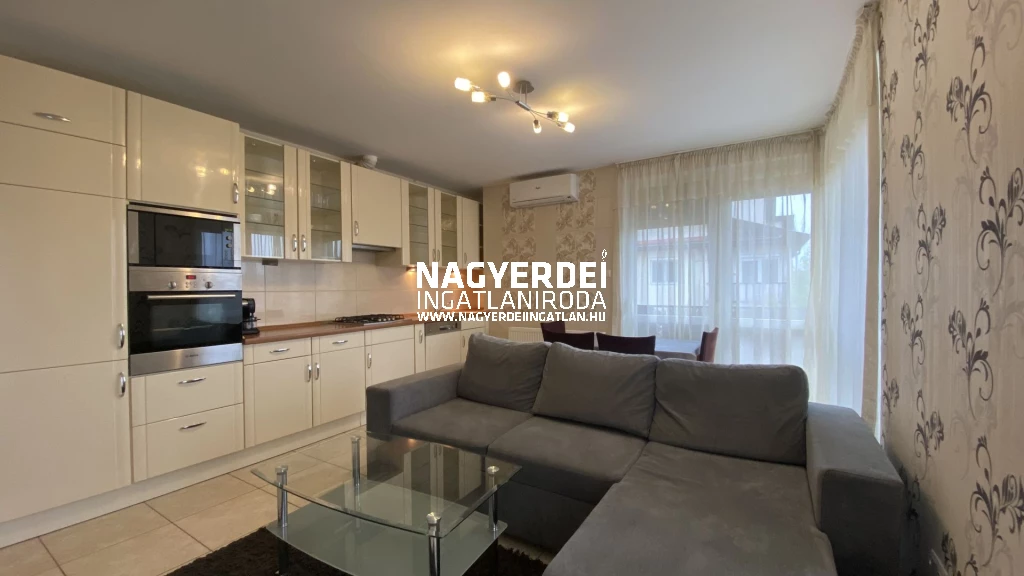 Debrecen Fészek lakóparki városrészében, 74 m2-es, étkezőkonyha+3 hálószobás lakás KIADÓ !