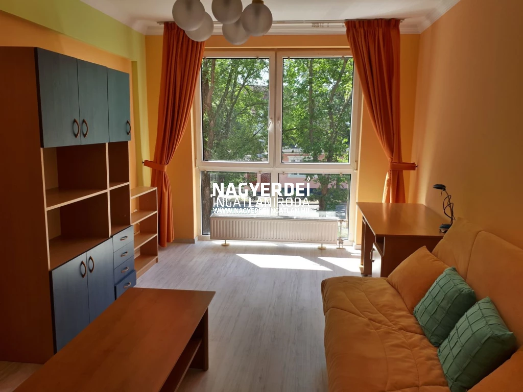 For rent brick flat, Debrecen