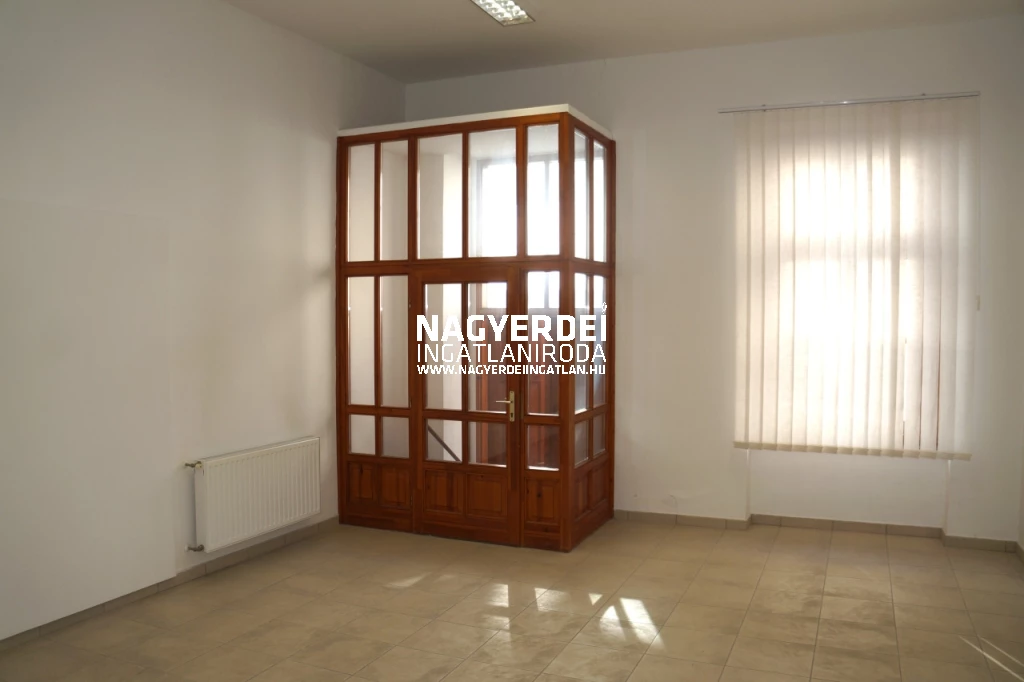 For rent office, office block, Debrecen