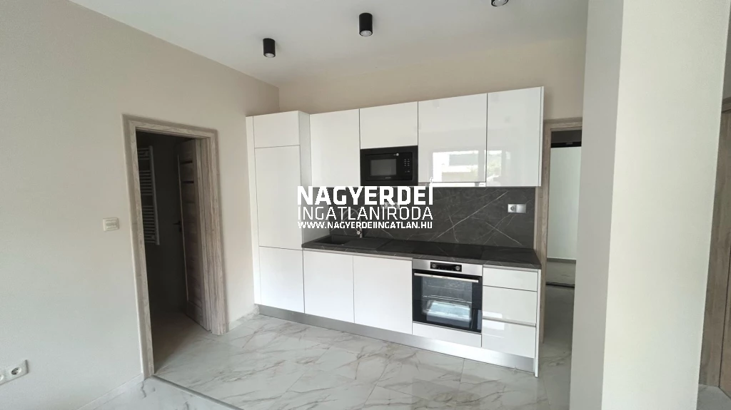 Kiadó 65 m2 tégla lakás, Hajdúszoboszló