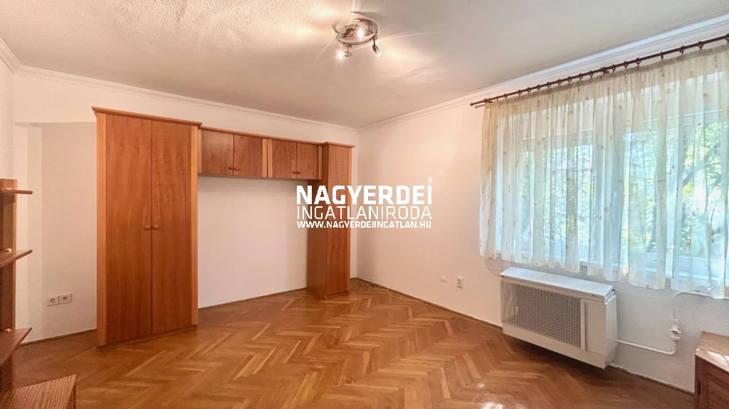 Eladó 46 m2 tégla lakás, Debrecen