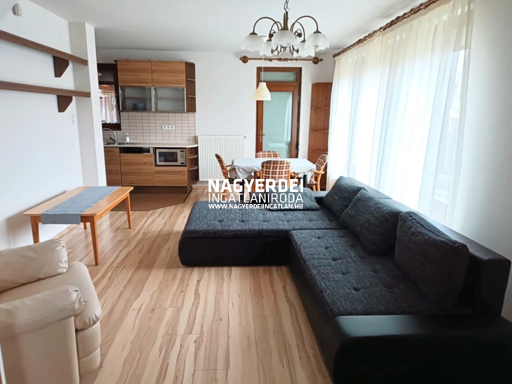 Eladó 86 m2 sorház, Debrecen