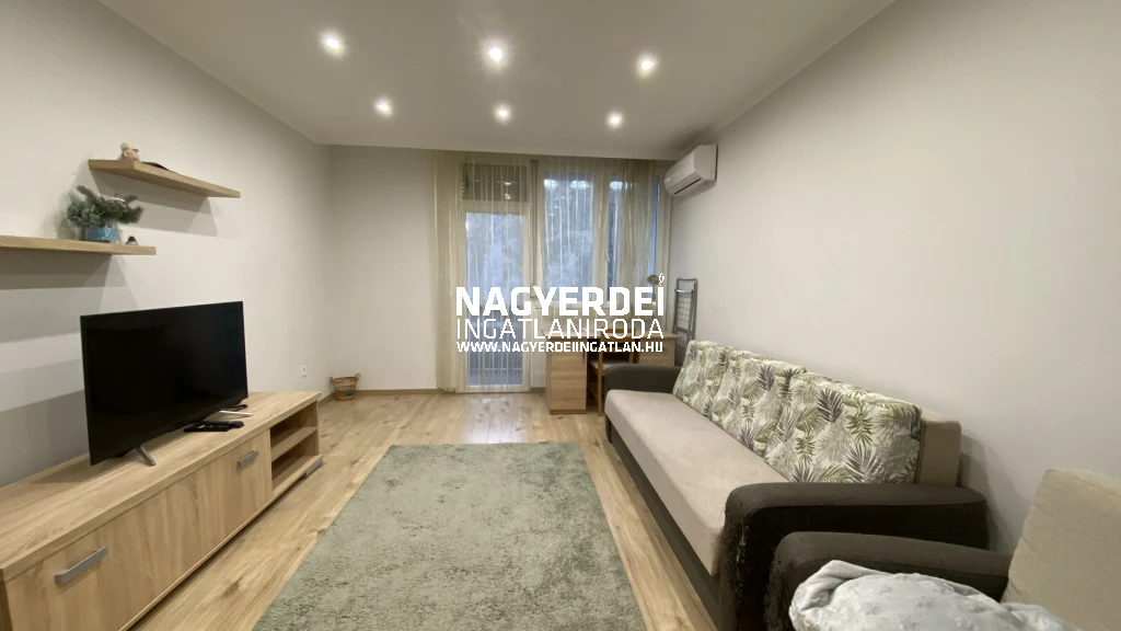 Debrecenben,a CAMPUS mellett,2 különnyíló szobás,erkélyes, BÚTOROZOTT,klímás lakás KIADÓ