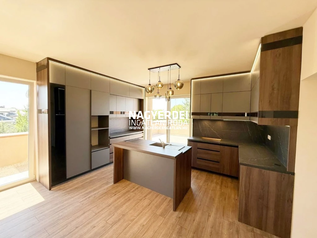 PENTHOUSE LAKÁS KÜLÖNLEGES ADOTTSÁGOKKAL