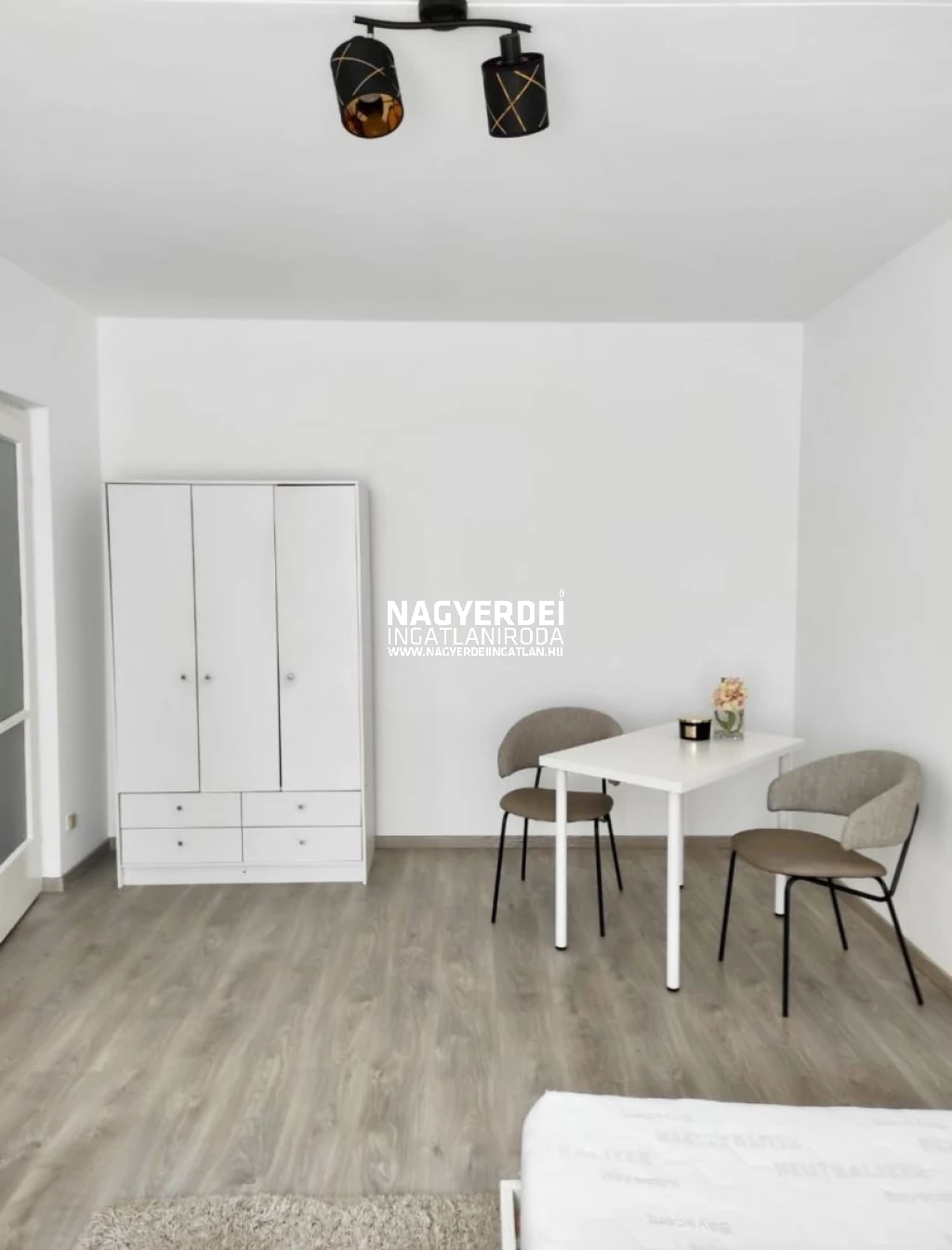 Debrecen Vénkerti városrészén 35 nm-es, 2 szobás, 2. emeleti felújított lakás eladó!