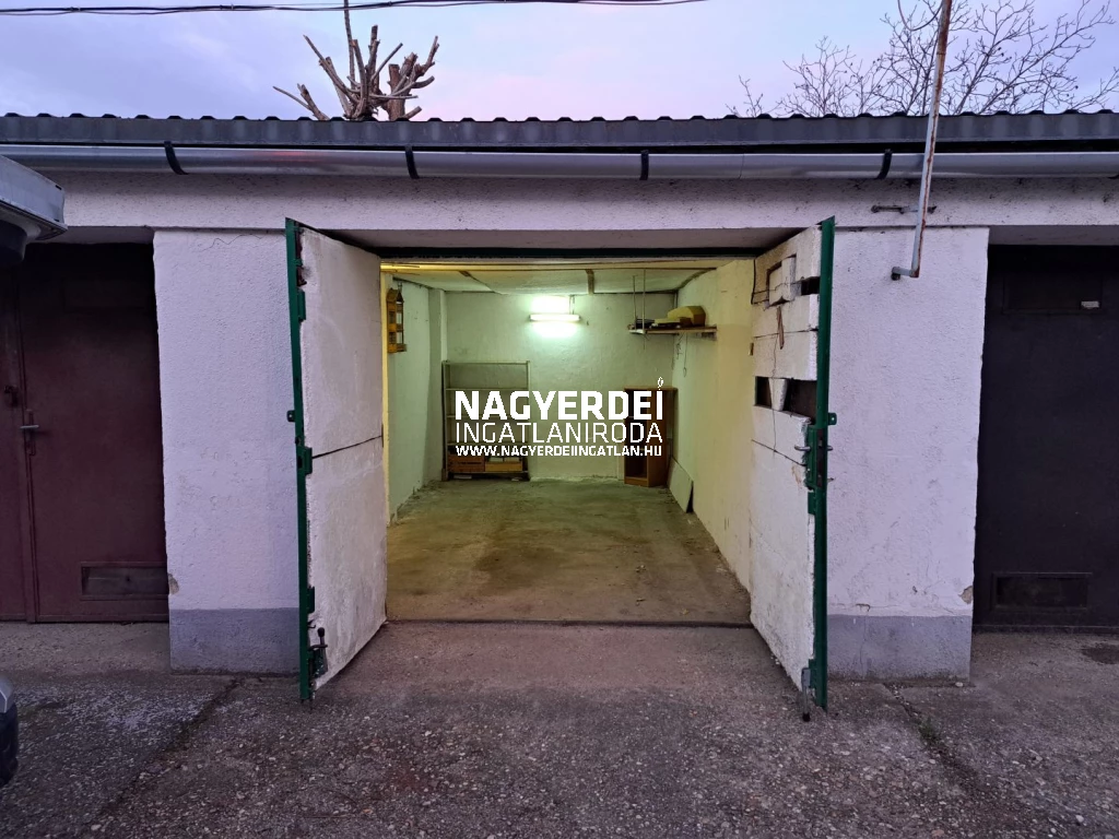 Eladó 14.50 m2 egyedi garázs, Debrecen