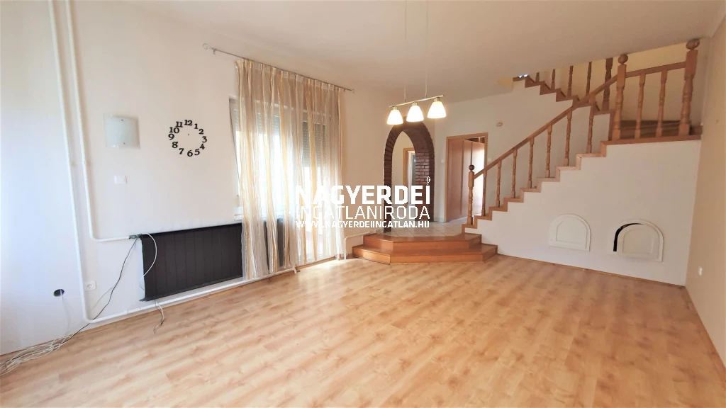 Eladó 126 m2 sorház, Debrecen