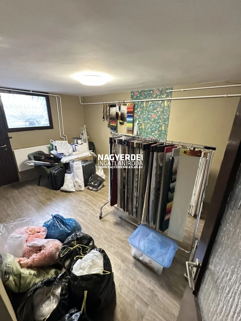 Kiadó 30 m2 üzlethelyiség, Debrecen