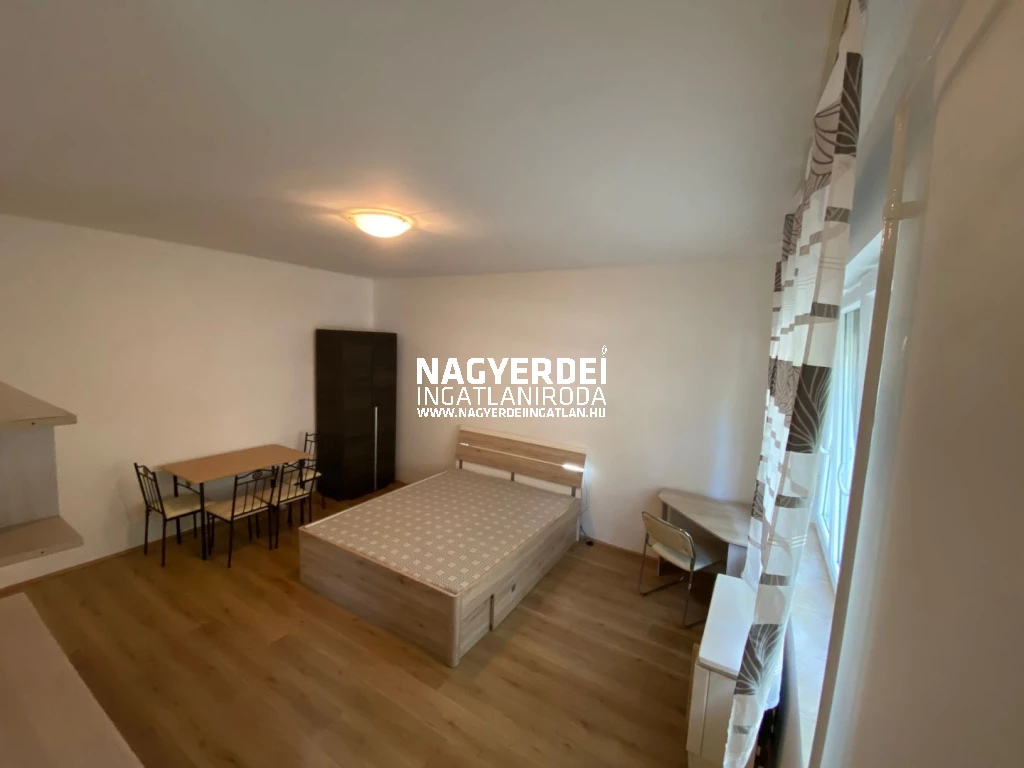 Kiadó 31 m2 tégla lakás, Debrecen