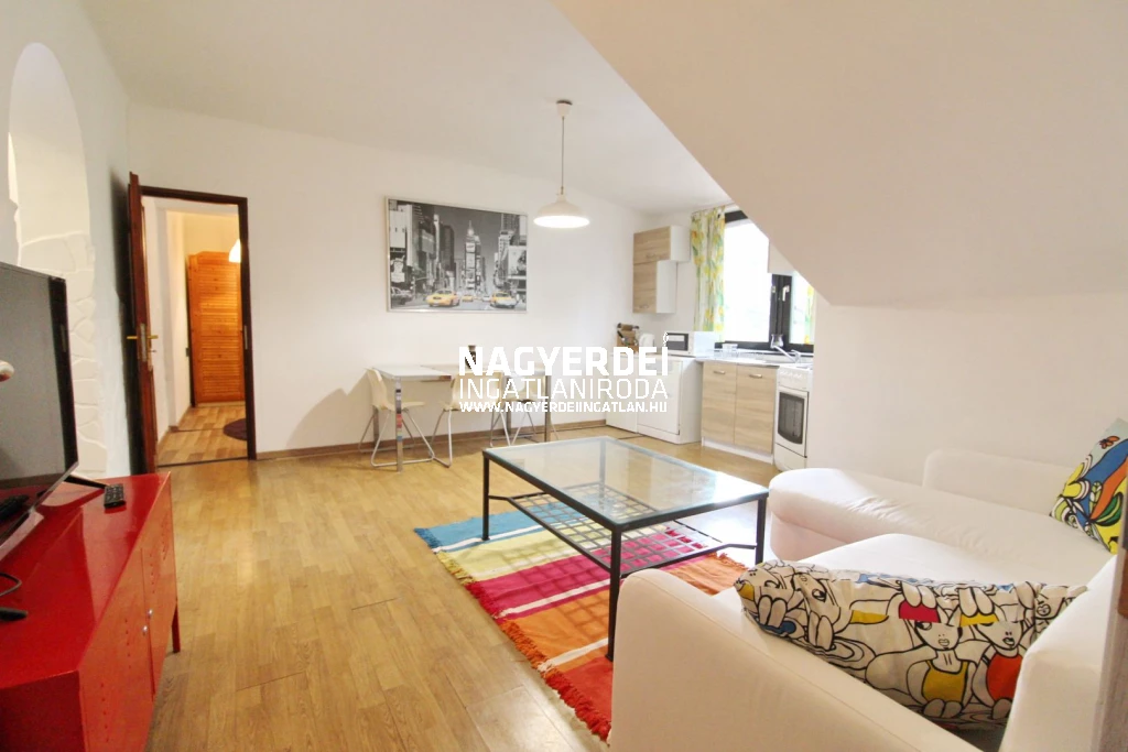 Eladó 170 m2 tégla lakás, Debrecen