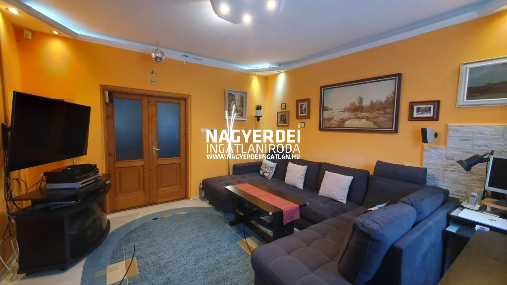 Eladó 249 m2 családi ház, Debrecen