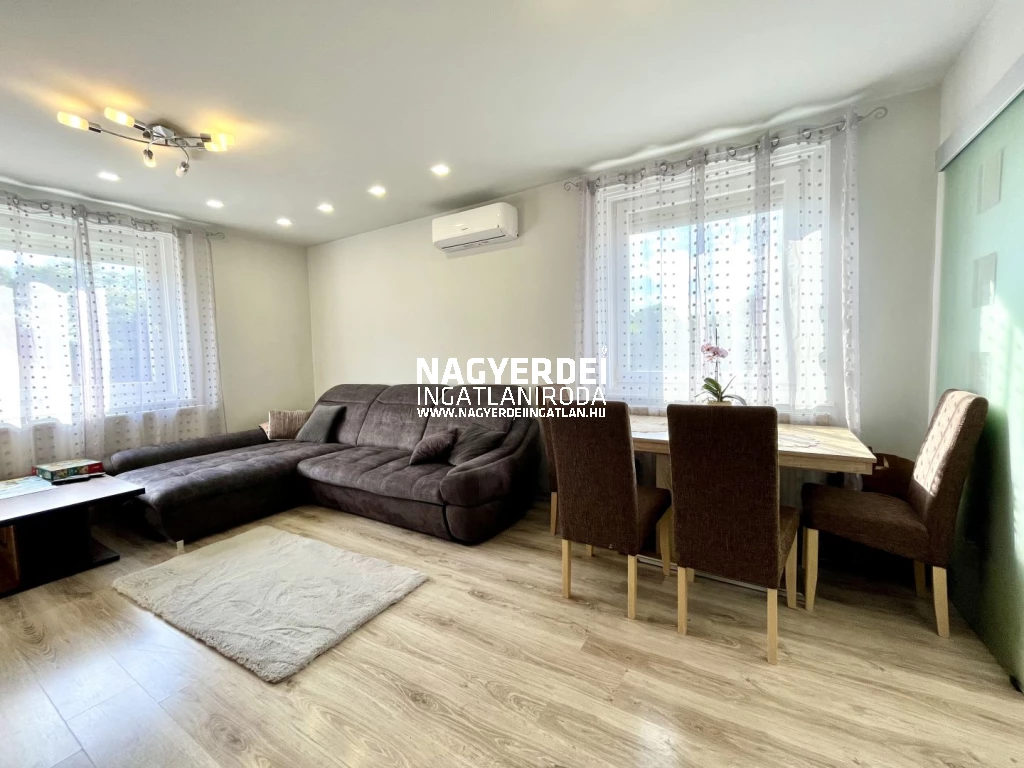 c3-1-name c2-19-name, Debrecen, Postakert