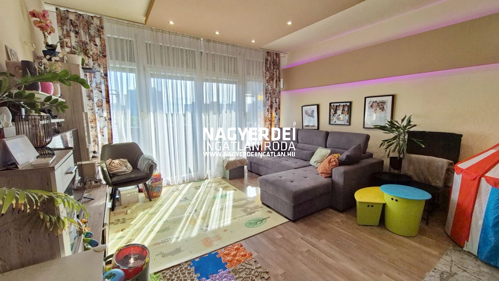 Eladó 57 m2 csúsztatott zsalus, Debrecen