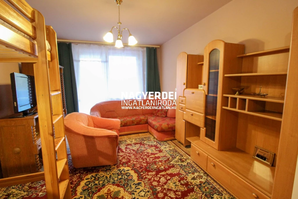 Kiadó 60 m2 panel lakás, Debrecen