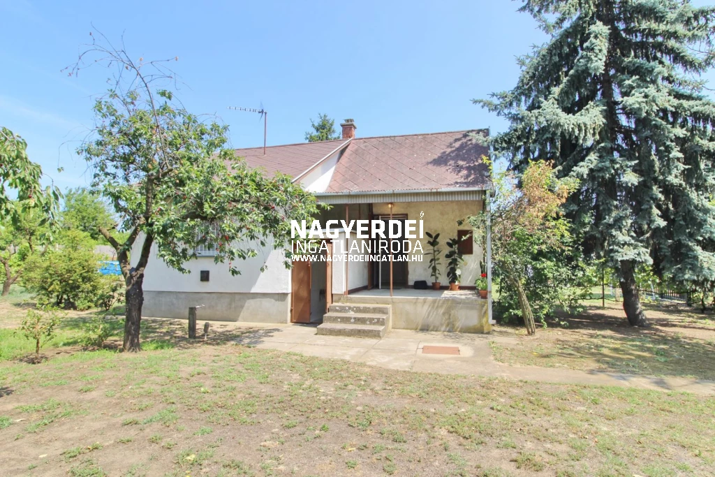 Eladó 824 m2 zártkert, Debrecen