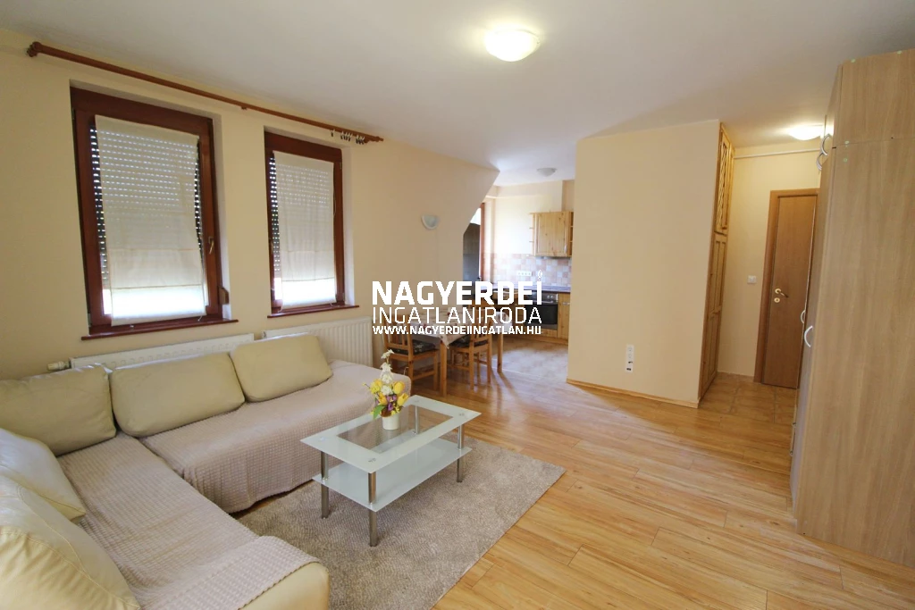 Kiadó 70 m2 tégla lakás, Debrecen