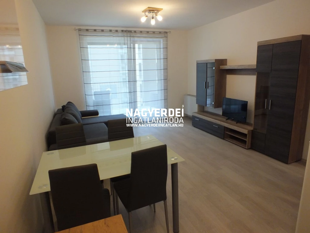 Kiadó 49 m2 csúsztatott zsalus, Debrecen