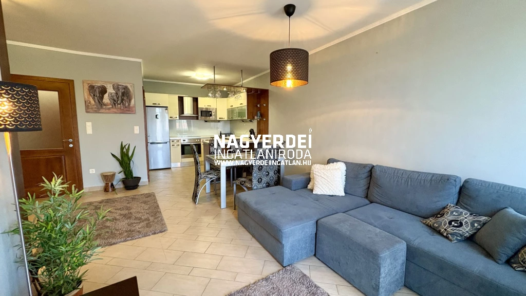 Kiadó 94 m2 tégla lakás, Debrecen