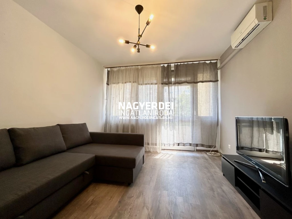 Kiadó 65 m2 csúsztatott zsalus, Debrecen