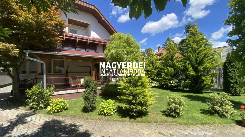 Eladó 212 m2 családi ház, Debrecen-Akadémiakert