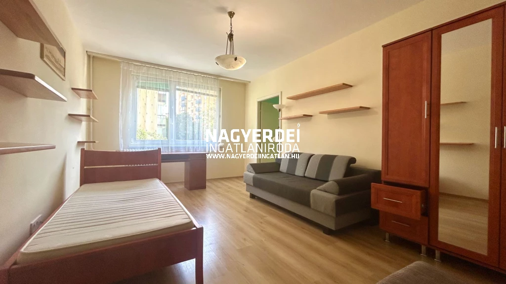 Kiadó 66 m2 panel lakás, Debrecen